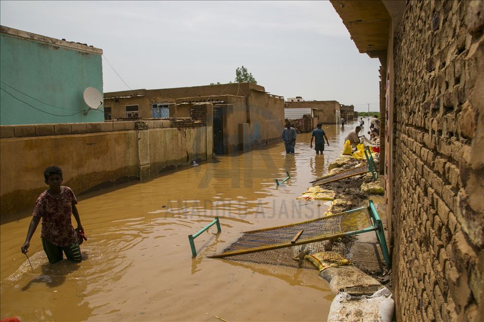 "أم دوم" السودانية.. حياة "عائمة" ومنازل "خاوية" من الطمأنينة