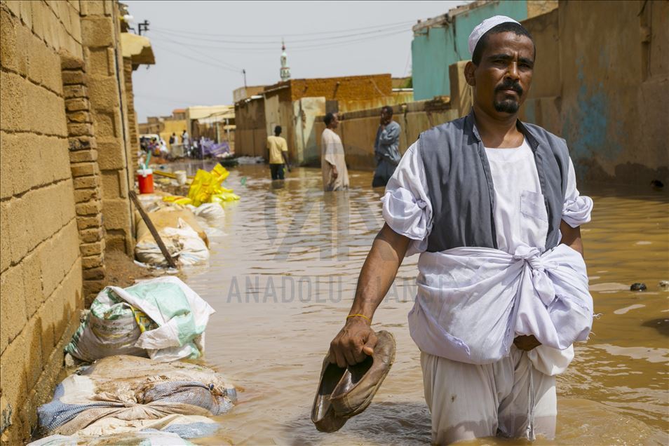 "أم دوم" السودانية.. حياة "عائمة" ومنازل "خاوية" من الطمأنينة