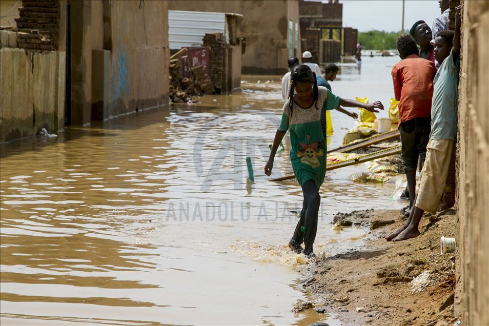 "أم دوم" السودانية.. حياة "عائمة" ومنازل "خاوية" من الطمأنينة