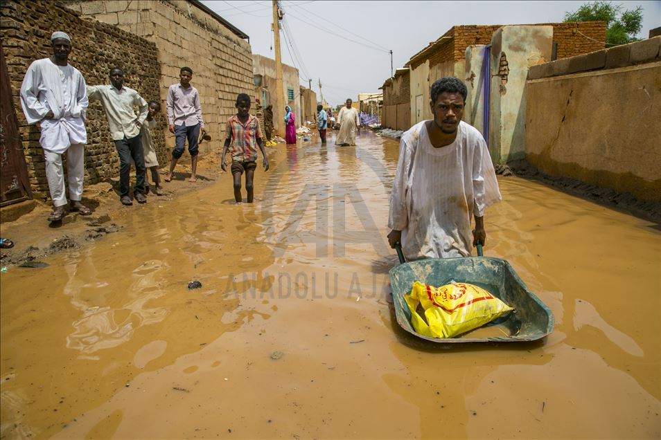 "أم دوم" السودانية.. حياة "عائمة" ومنازل "خاوية" من الطمأنينة