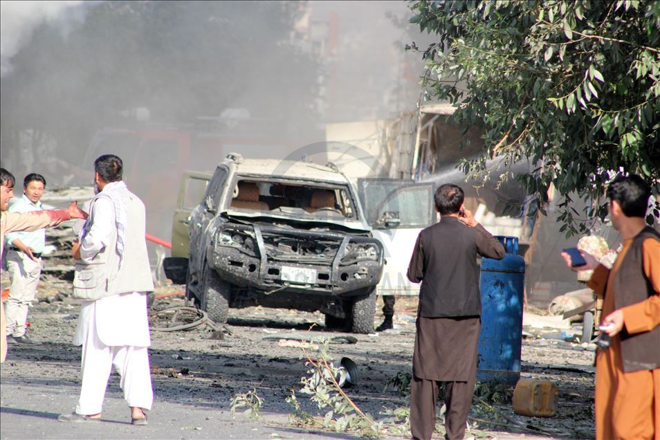 Afganistan Cumhurbaşkanı Yardımcısının aracına bombalı saldırı 