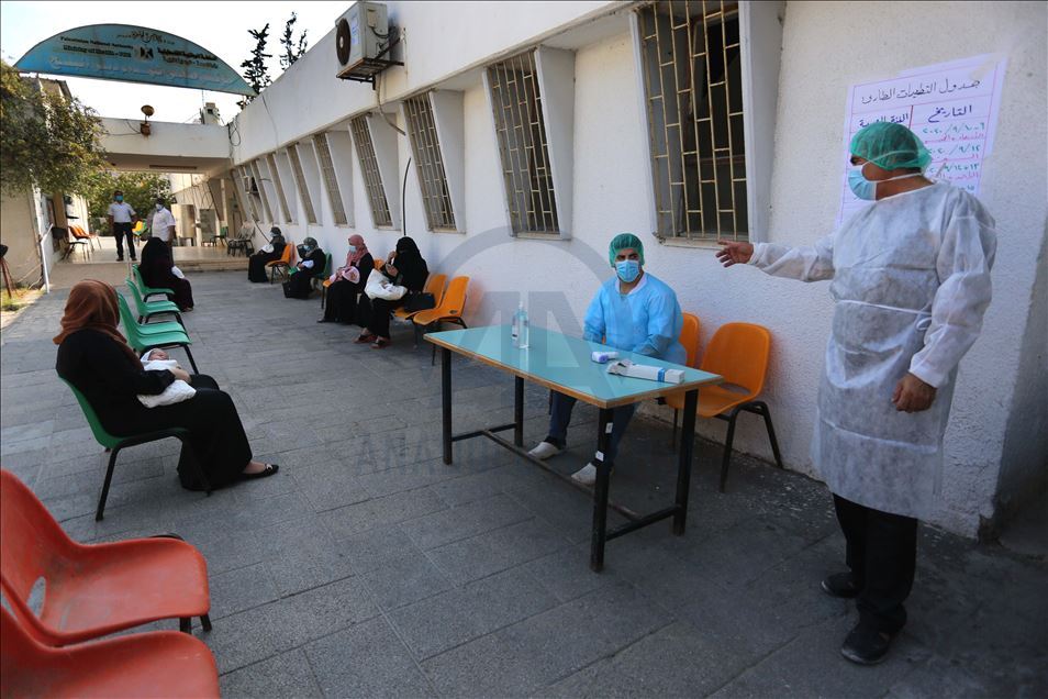Gazze'de Kovid-19 tedbirleri altında bebeklere aşı yapıldı