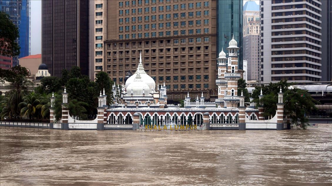 Malajzi, reshjet e fuqishme shkaktojnë përmbytje në Kuala Lumpur