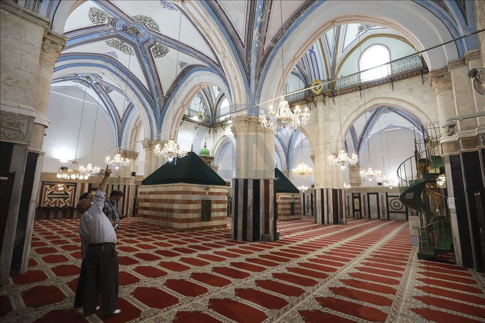 Osmanlı motifleri yüzlerce yıldır Harem-i İbrahim Camisi'ni süslüyor
