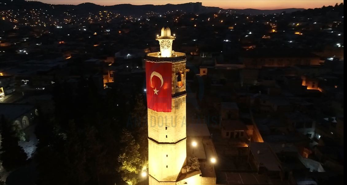 Şanlıurfa'da 3 dine ev sahipliği yapan tarihi Ulu Cami ışıklandırıldı