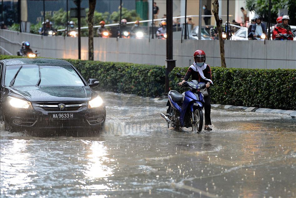 Malajzi, reshjet e fuqishme shkaktojnë përmbytje në Kuala Lumpur