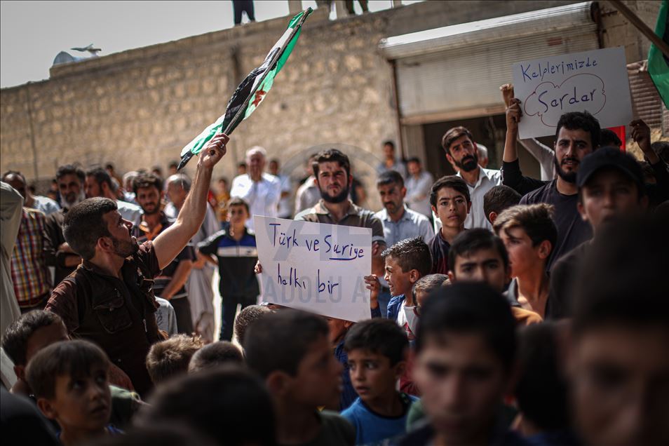 سوريا.. أهالي إدلب ينظمون تظاهرة تضامنية مع الجيش التركي