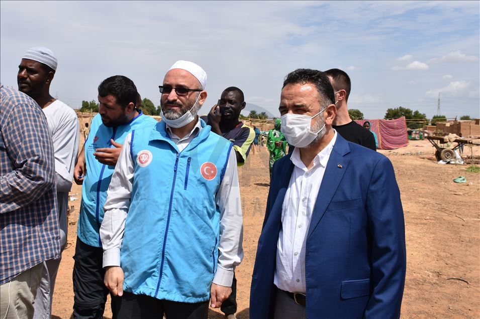 السودان.. وقف الديانة التركي يوزع مساعدات لمتضرري الفيضان