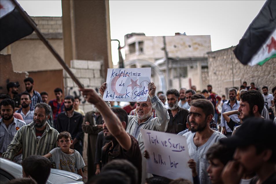 سوريا.. أهالي إدلب ينظمون تظاهرة تضامنية مع الجيش التركي