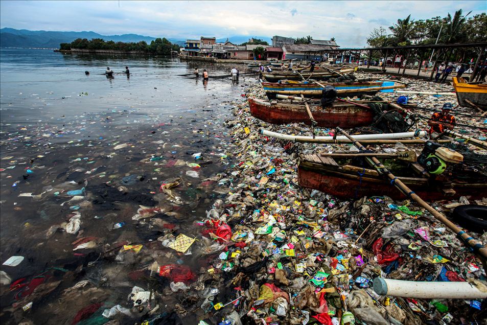 Endonezya'da sahillerindeki atıklar