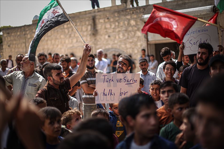 سوريا.. أهالي إدلب ينظمون تظاهرة تضامنية مع الجيش التركي