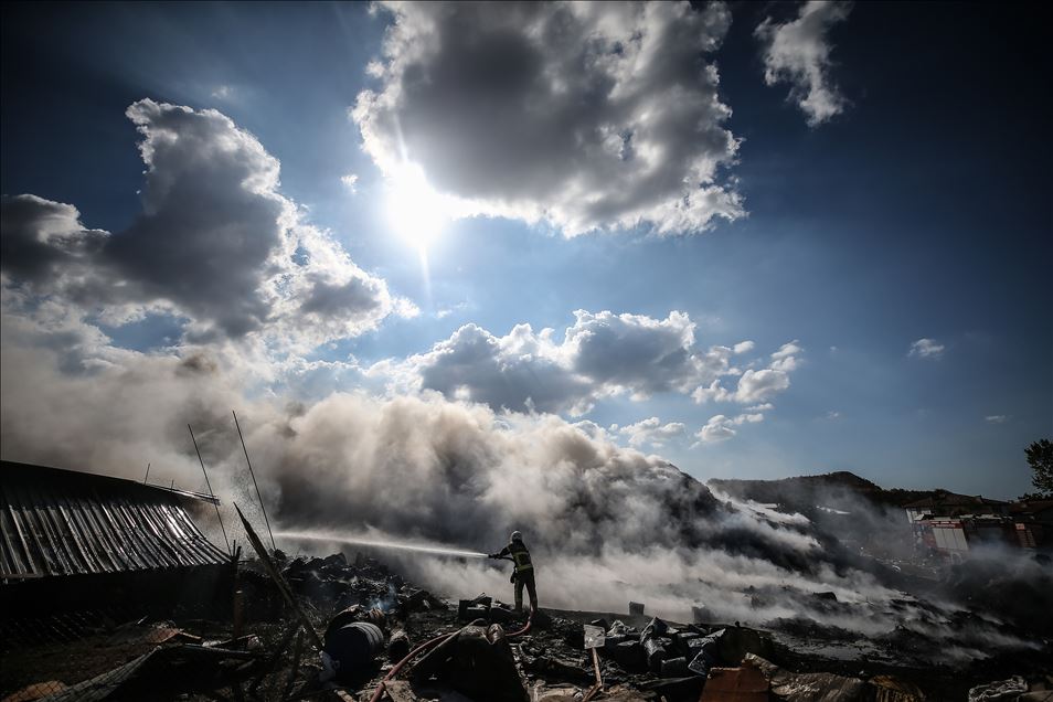 Bursa'da atık toplama tesisinde yangın