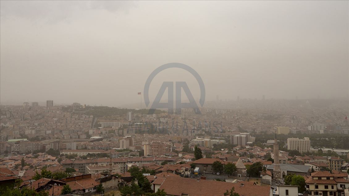 Massive dust cloud looms over Turkish capital