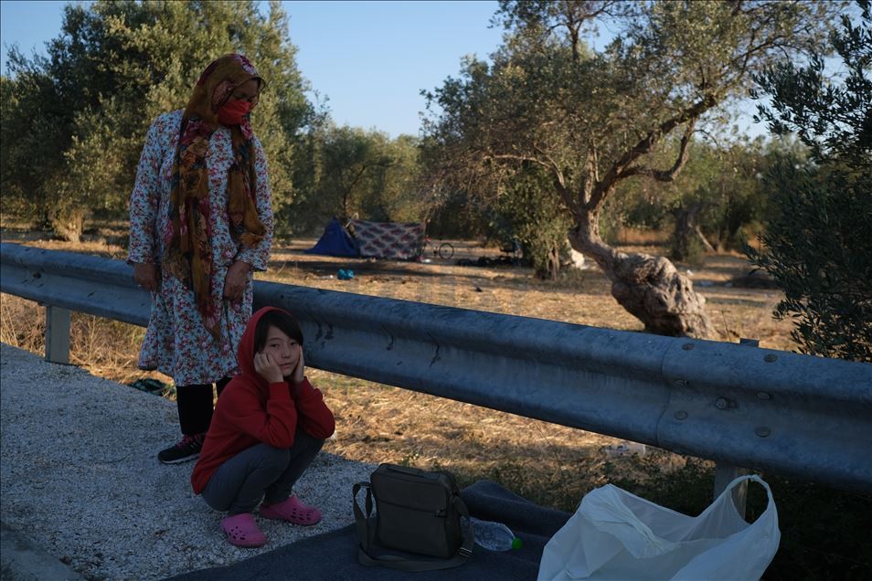Тысячи беженцев и мигрантов в Греции вынуждены жить под открытым небом
