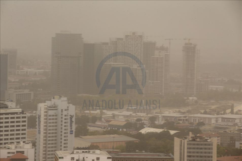 Massive dust cloud looms over Turkish capital