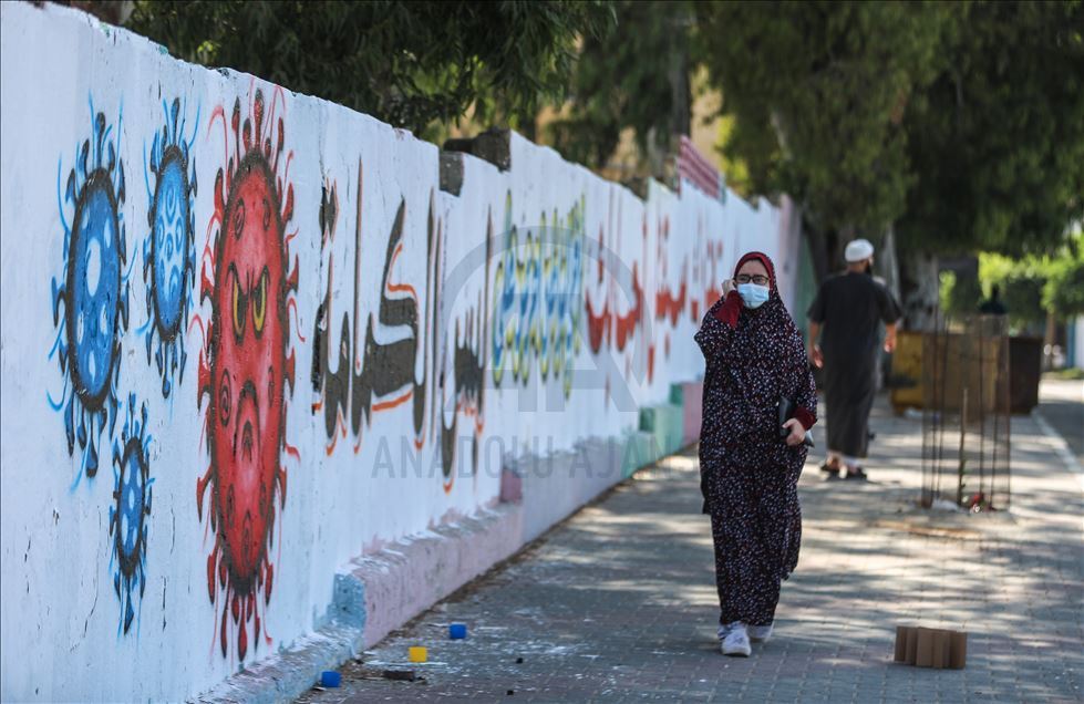 Pintor palestino llama la atención sobre la COVID-19 con grafitis