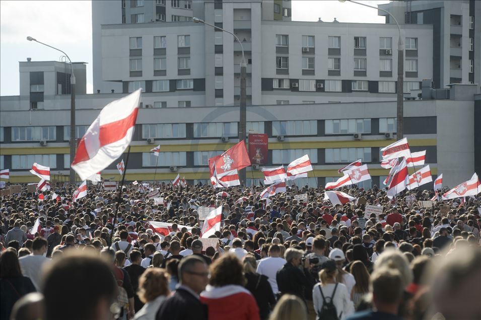 Belarus'ta göstericiler cumhurbaşkanlığı seçim sonuçlarını protesto etti