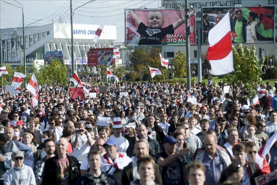 Belarus'ta göstericiler cumhurbaşkanlığı seçim sonuçlarını protesto etti