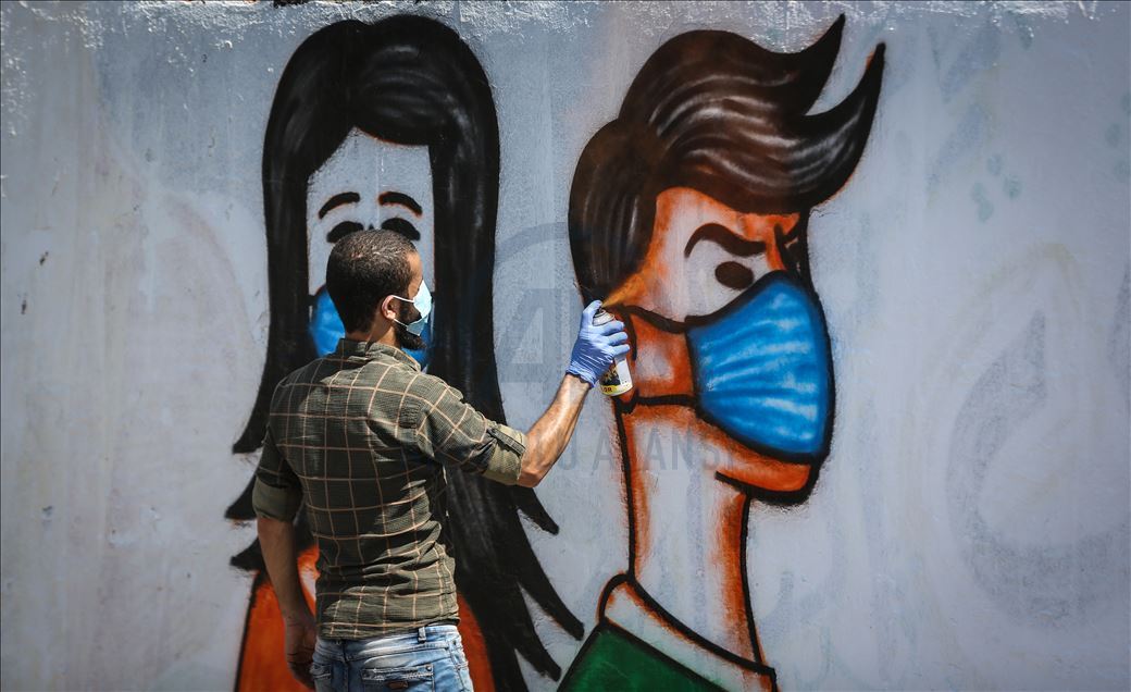 Pintor palestino llama la atención sobre la COVID-19 con grafitis