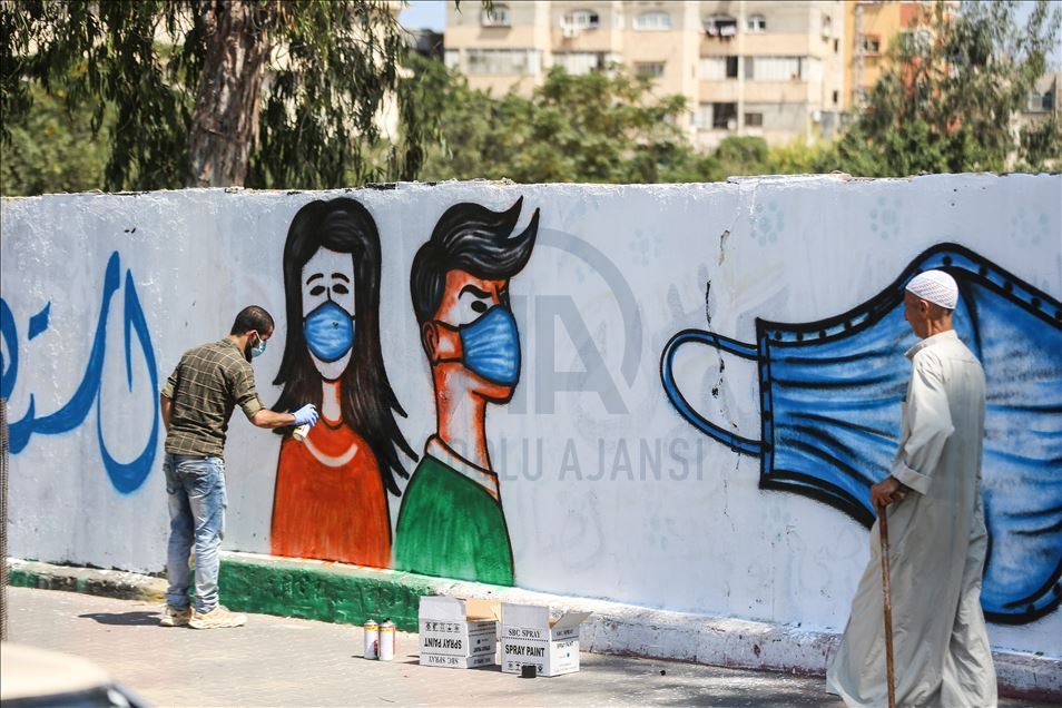 Pintor palestino llama la atención sobre la COVID-19 con grafitis