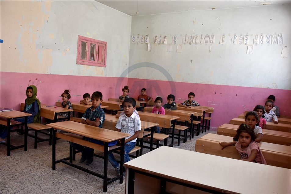 في أجواء وقائية.. بدء العام الدراسي في "نبع السلام" السورية