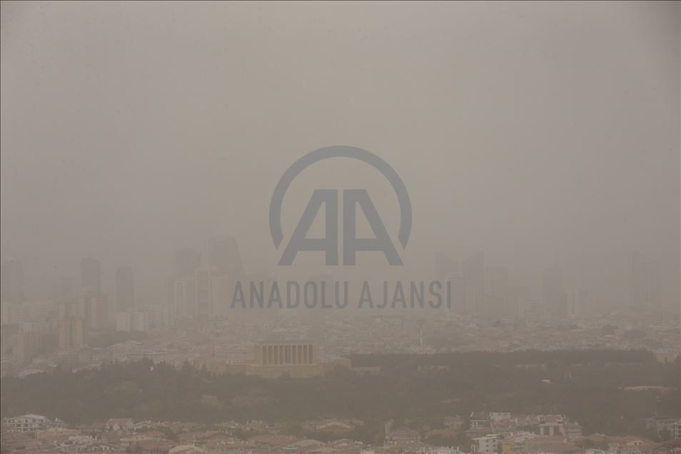 Una enorme nube de polvo se cierne sobre la capital turca
