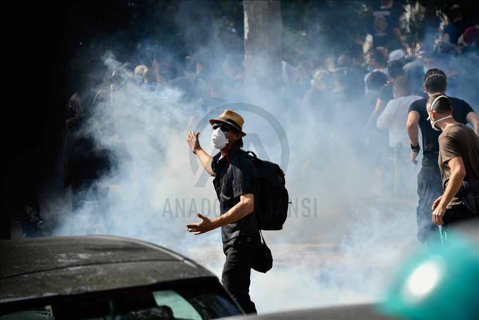 Yellow Vests Protesters gathered in Place Wagram in Paris to demonstrate against the gouvernement plan.