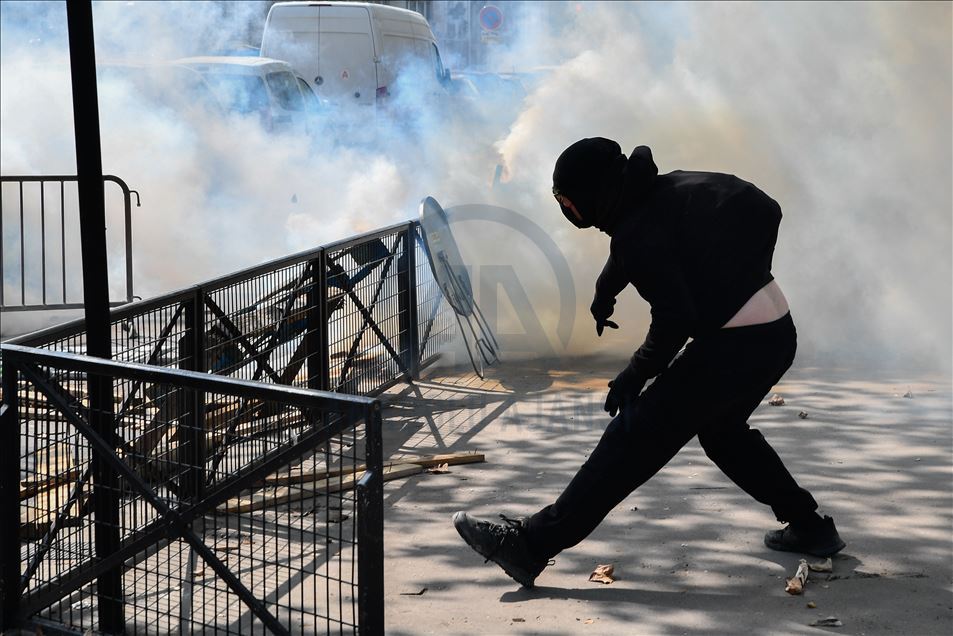 Yellow Vests Protesters gathered in Place Wagram in Paris to demonstrate against the gouvernement plan.