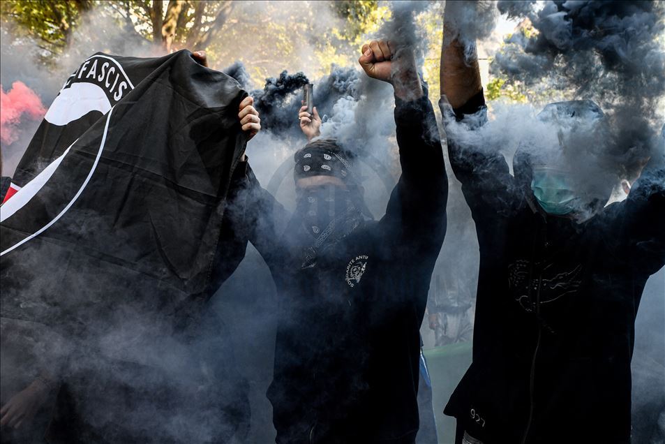 Yellow Vests Protesters gathered in Place Wagram in Paris to demonstrate against the gouvernement plan.