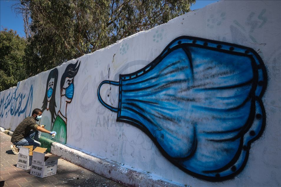 Pintor palestino llama la atención sobre la COVID-19 con grafitis