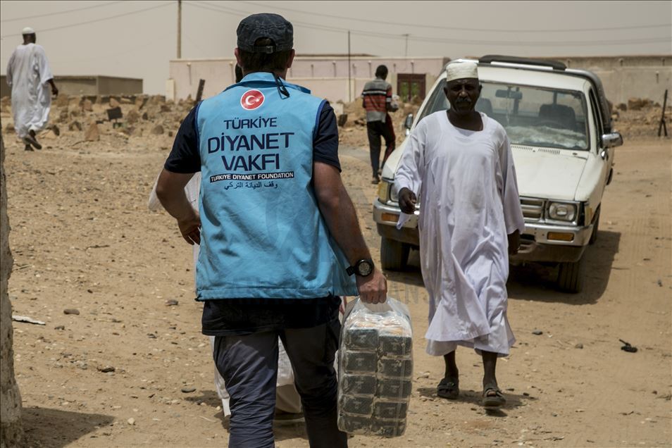السودان.. "الديانة التركي" يوزع مساعدات على متضرري الفيضان