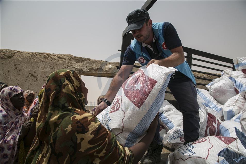 السودان.. "الديانة التركي" يوزع مساعدات على متضرري الفيضان