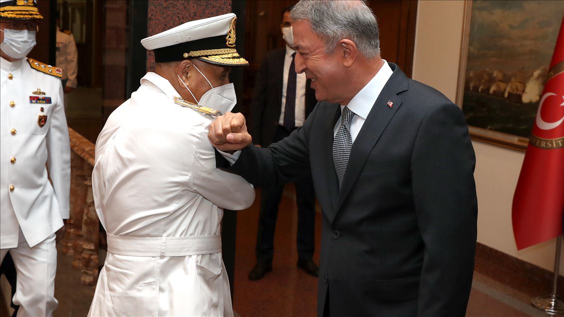 دیدار وزیر دفاع ترکیه با فرمانده نیروی دریایی لیبی در آنکارا