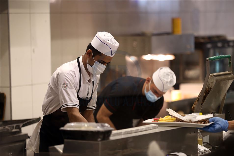 Los restaurantes en Bagdad vuelven a abrir después de siete meses de cierre