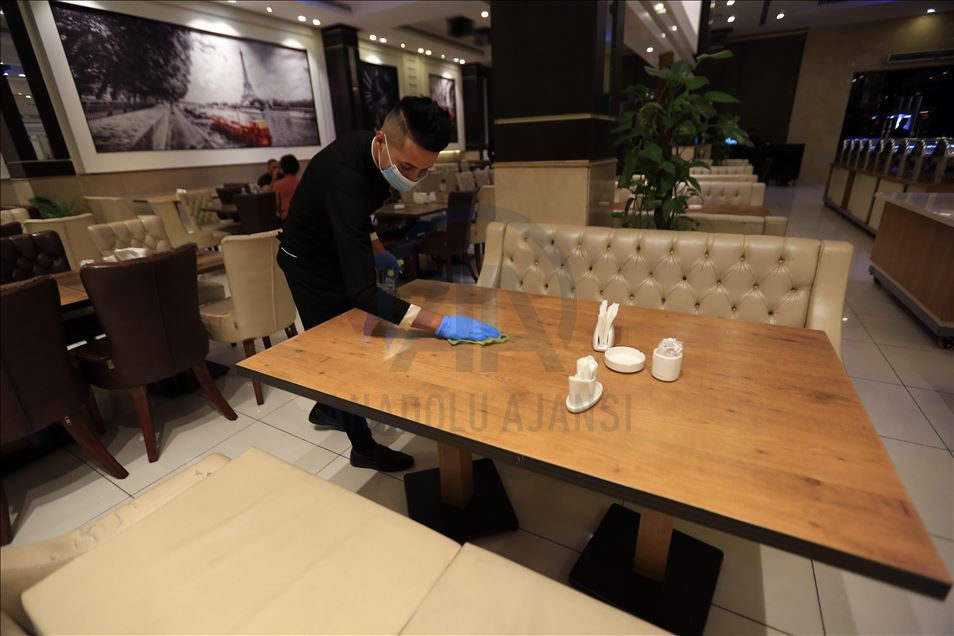 Los restaurantes en Bagdad vuelven a abrir después de siete meses de cierre