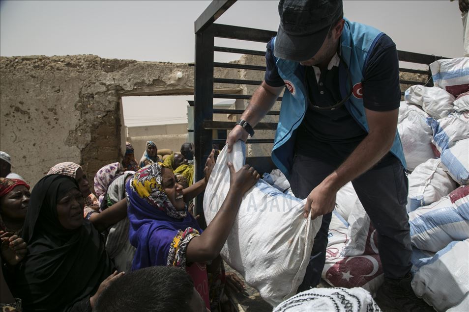 السودان.. "الديانة التركي" يوزع مساعدات على متضرري الفيضان