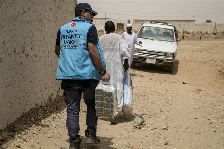 السودان.. "الديانة التركي" يوزع مساعدات على متضرري الفيضان