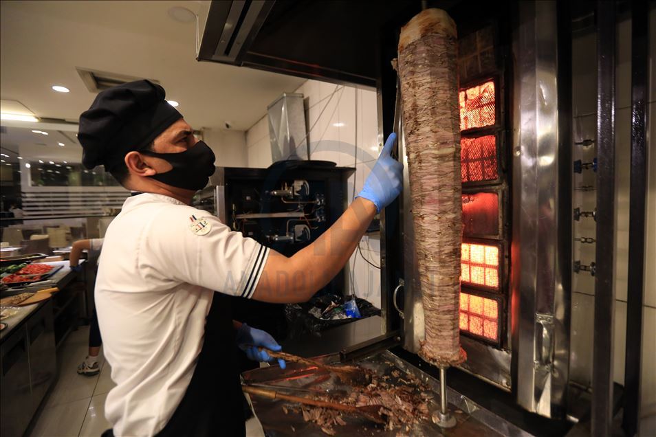 Los restaurantes en Bagdad vuelven a abrir después de siete meses de cierre
