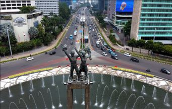 Jalanan Jakarta lengang saat PSBB hari pertama