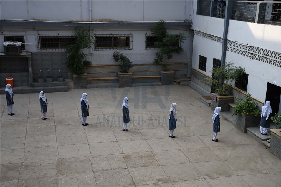پاکستان .. دەست پێ کردنی خوێندن 
