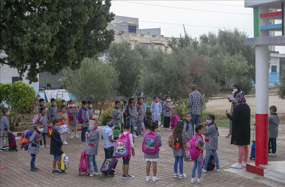 Tunus'ta Kovid-19 nedeniyle kapalı olan okullar yeniden açıldı