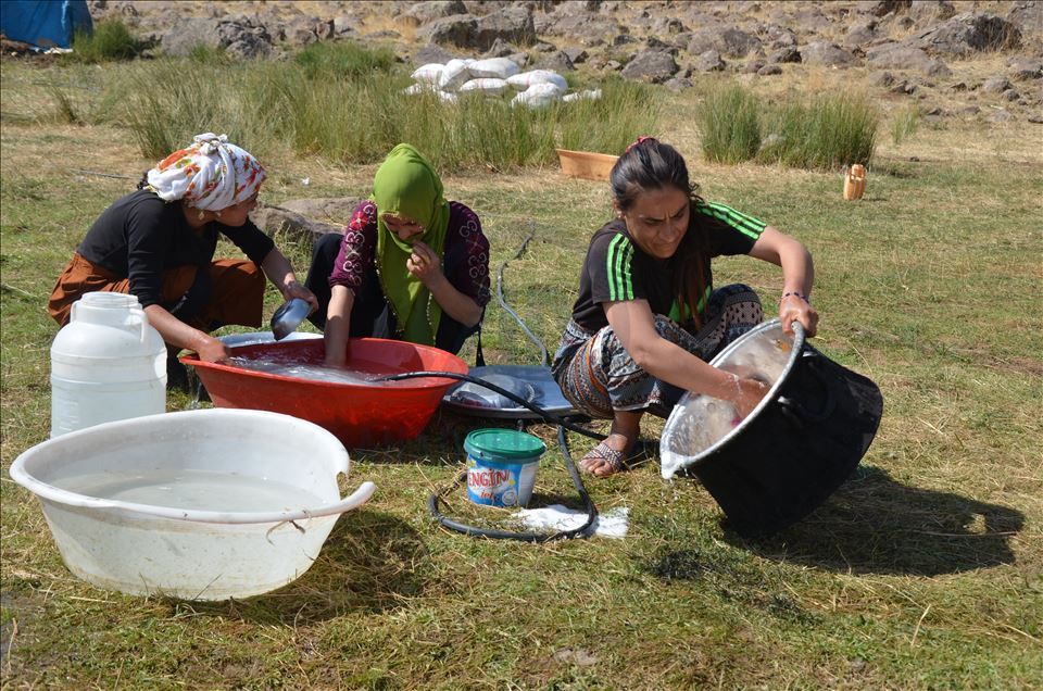 Koçerên ji herêmên germ tên Mûşê di konan da dijîn
