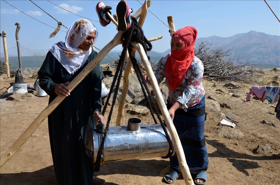 Koçerên ji herêmên germ tên Mûşê di konan da dijîn