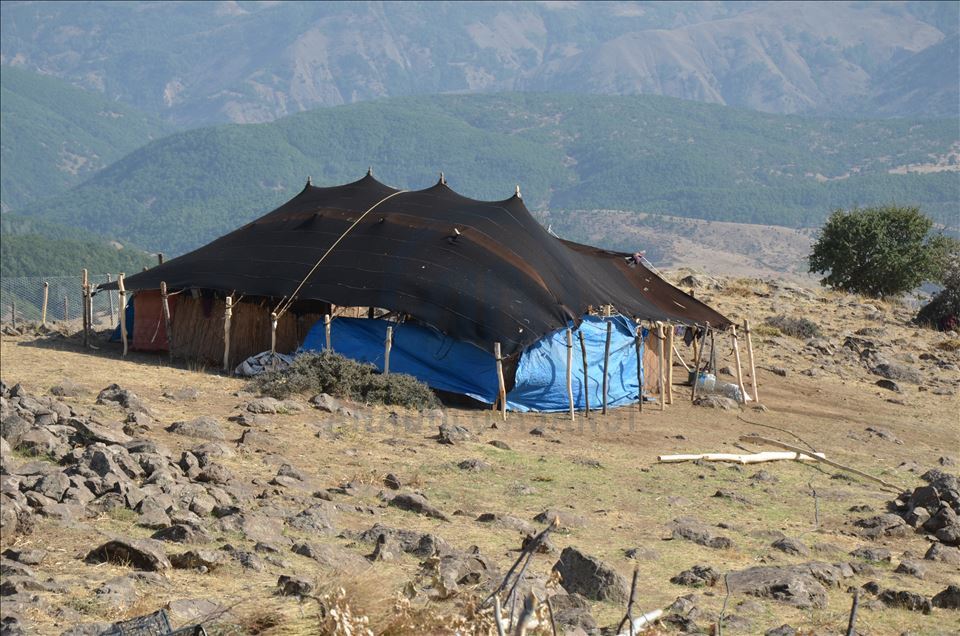 Koçerên ji herêmên germ tên Mûşê di konan da dijîn