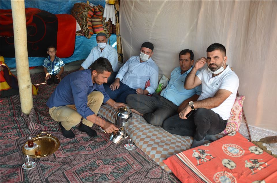 Koçerên ji herêmên germ tên Mûşê di konan da dijîn