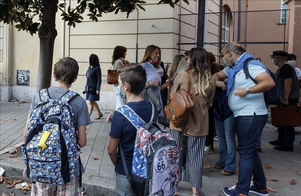 Sekolah di Italia dibuka kembali setelah lebih dari enam bulan ditutup