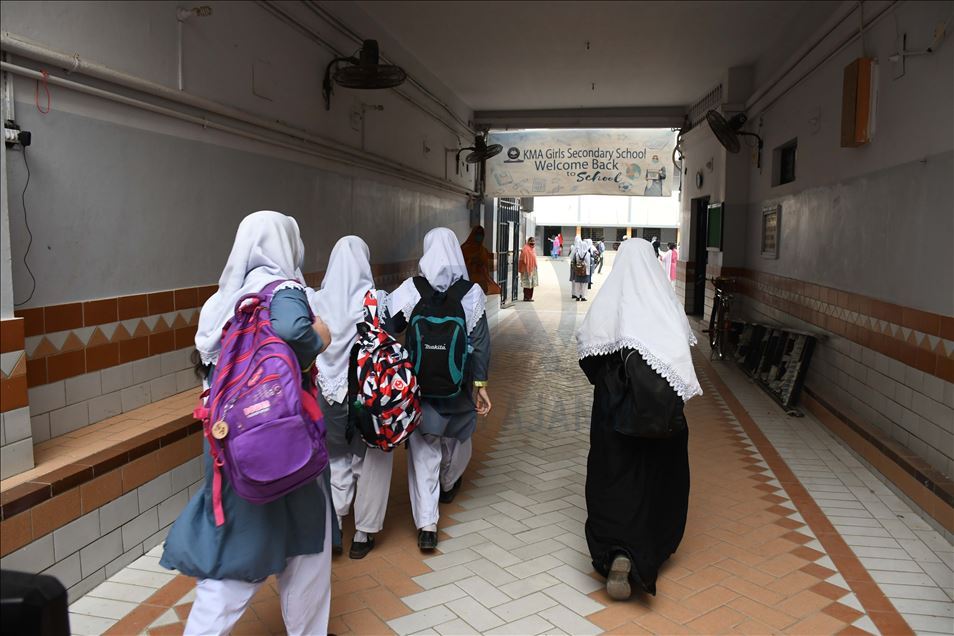 پاکستان .. دەست پێ کردنی خوێندن 
