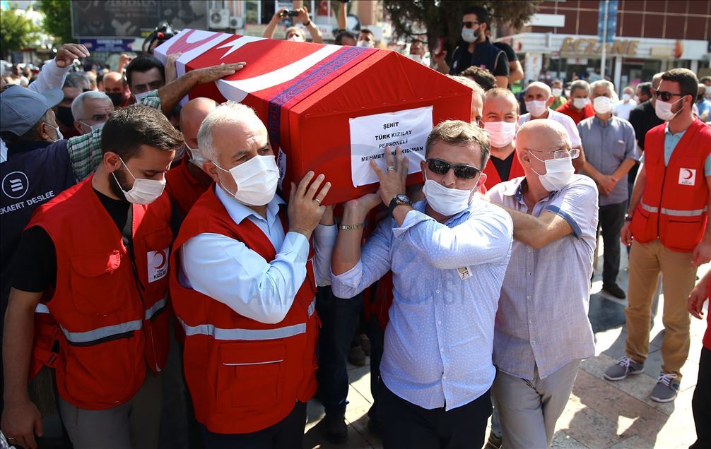 تركيا.. تشييع جثمان شهيد الهلال الأحمر بسوريا
