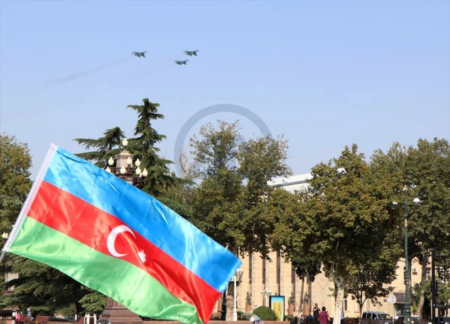 پرواز نمایشی جنگندههای اف-16 ترکیه بر فراز شهر گنجه