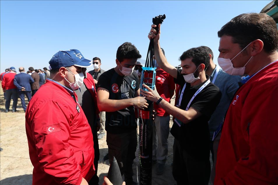 Bakanlar Varank ve Karaismailoğlu TÜRKSAT Model Uydu Yarışması'na katıldı